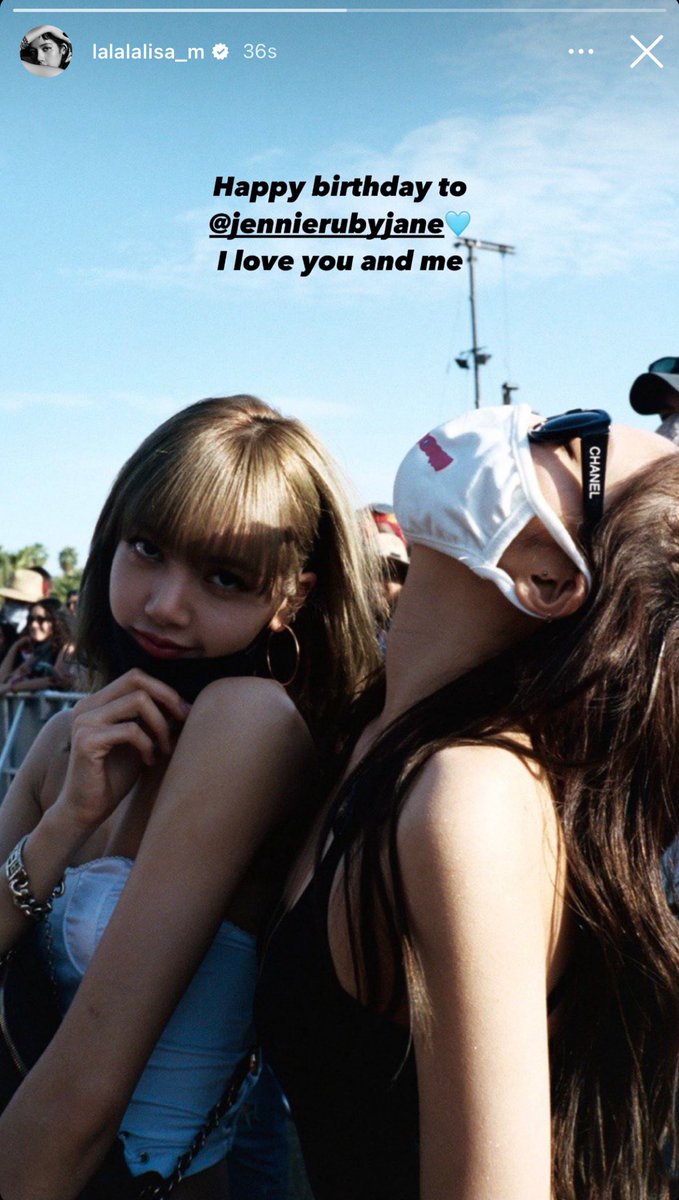 Cimbree1's tweet photo. Remember when jisoo was singing I love you and me while #jenlisa are dancing? she's dropping the hint! 

The real I love you and me, Lisa finally posted! 🩵🙏🏻 https://t.co/6WZJ5nQXQZ