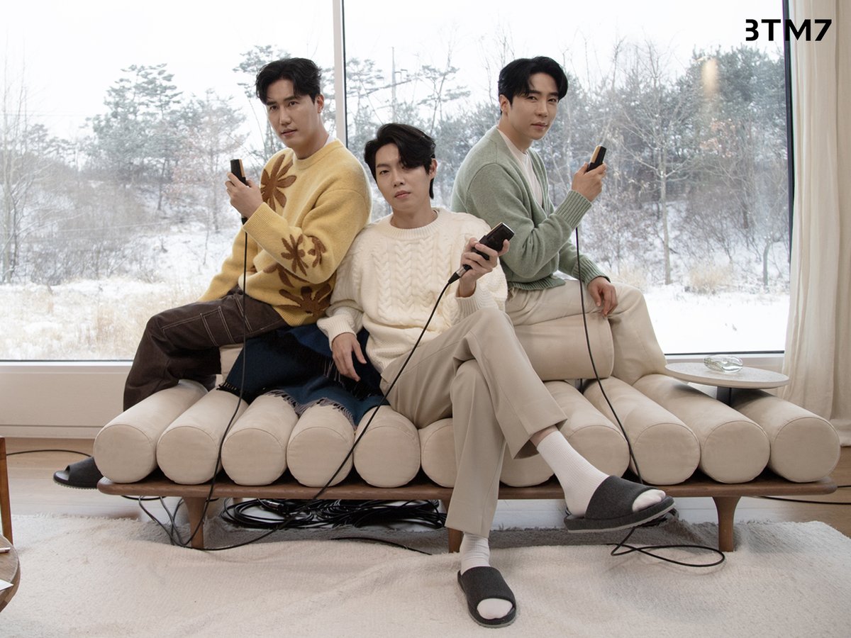 trotmanofficial's tweet photo. [트롯맨의 요모조모💝]
띵동~🔔
❤️‍🔥손태진,신성,에녹 - 야외녹음실 비하인드 사진❤️‍🔥
선물이 도착했습니다❣

자세한 사항은 공식 팬카페를 통해 확인 부탁드립니다.
➡https://t.co/rsvLIoaUVK

#불타는트롯맨 #불타는신에손 #BTSES 
#아시나요 #손태진 #신성 #에녹 
#원더케이 #1theK #야외녹음실 https://t.co/nAEiBgfJJ1