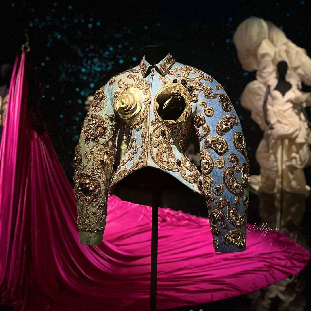 Explore the avant-garde world of <a href="/Schiaparelli/">Schiaparelli</a> at the NGV🇦🇺. Witness the genius behind the iconic fashion pieces! ✨
📸  facebook.com/share/p/dgG9RM…

#Fashion #ngv #fashionista #beauty  #Australia #Melbourne #Travel #travelblogger #traveldiaries #explore #heartevangelista #designer