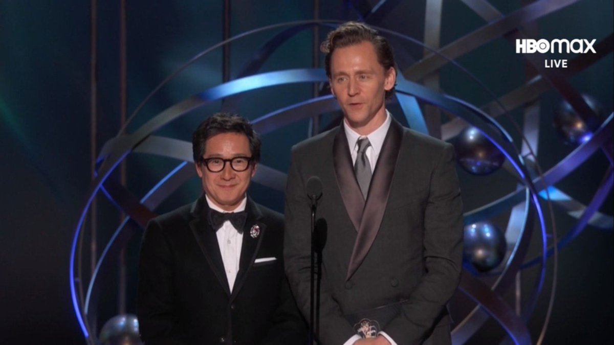GeekZoneGZ's tweet photo. ¡Ke Huy Quan y Tom Hiddleston presentando los #Emmys juntos! https://t.co/JT0Ezad7YI