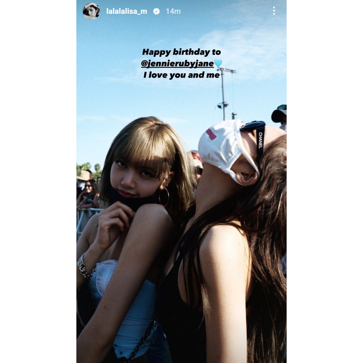 lisa : Happy birthday to @.jennierubyjane 💙 
I love you and me

#JENLISA 2019