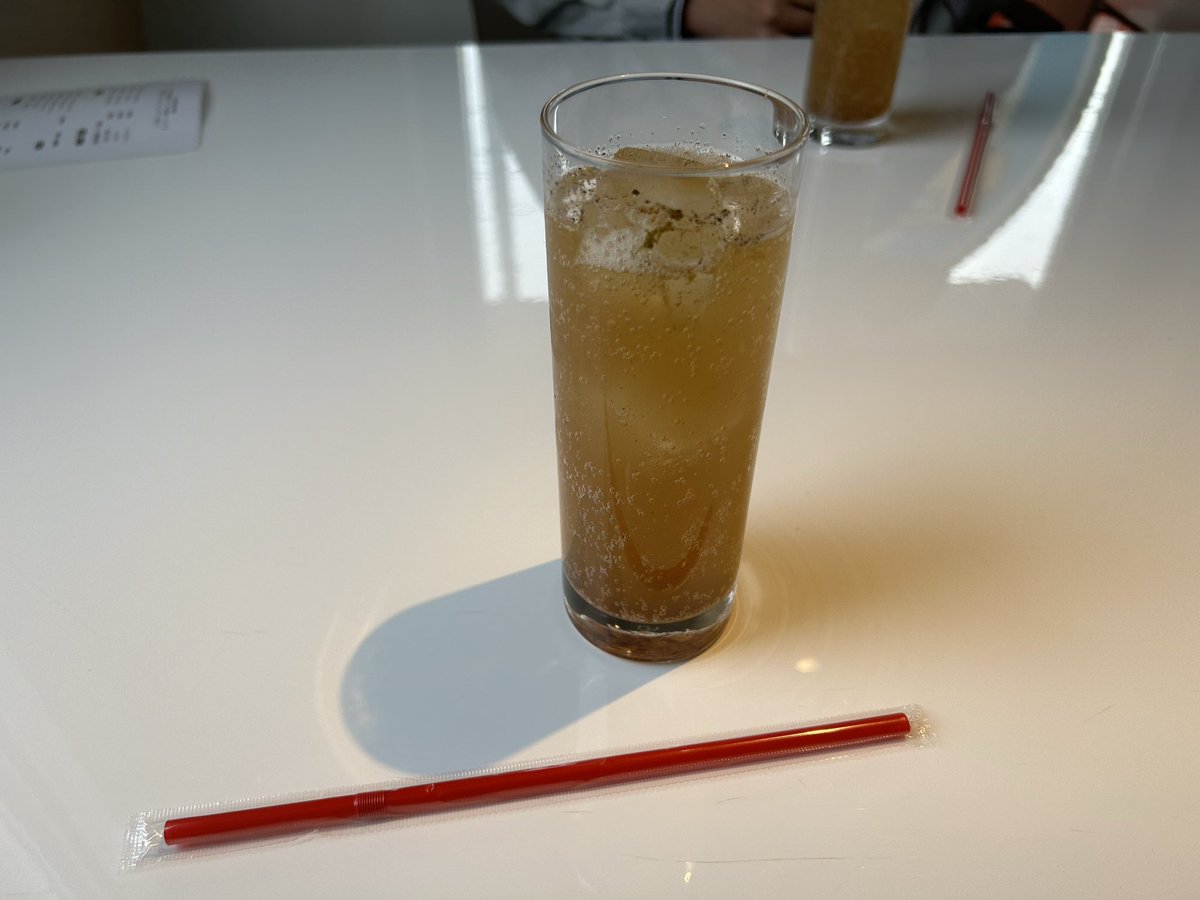 GUYAvalon1's tweet photo. 埼玉遠征の昼食は、深谷市にあるMODECURRYさんの豚バラ軟骨カレー2辛と自家製クラフトコーラ(*'▽'*)
絶妙のスパイスと柔かぁ〜い軟骨入り豚バラ肉が最高(*´꒳`*)
これはクセになりそう…(*'▽'*)
#ランチ #深谷市 #MODECURRY #豚バラ軟骨カレー https://t.co/5Hltb1jkdG