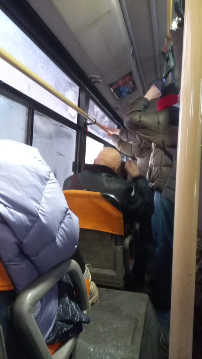 Автобусанд утсаар нэг эмэгтэй ээж хорт хавдартай тусч гэнэ, одоо хэвтээд хагалгаанд яаралтай ор гэнэ. Хувийн эмнэлэг байна үнэтэй юм. Улсынх хямд юм. Ашгүй дам таньдаг хүн байж эрт үзүүлж мэдлээ. Бөөр хавьд нь өвдөөд бна гд бсн юм. 🙏🙏🙏 эрүүл болоосой!!!