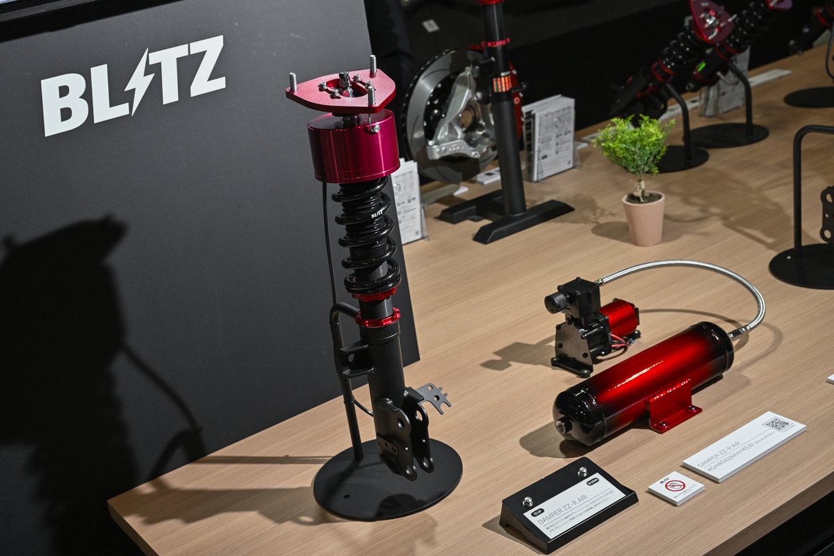 responsejp's tweet photo. あのBLITZからエアサスが登場?!グリルの煌めくレクサスLM、新作パーツにレーダーまで見どころだらけ…東京オートサロン2024
https://t.co/JcyUCESl2T
#Blitz #DDAMPER_ZZR_AIR #pr #TOUCHLASER #東京オートサロン https://t.co/N0Va2wI4VE