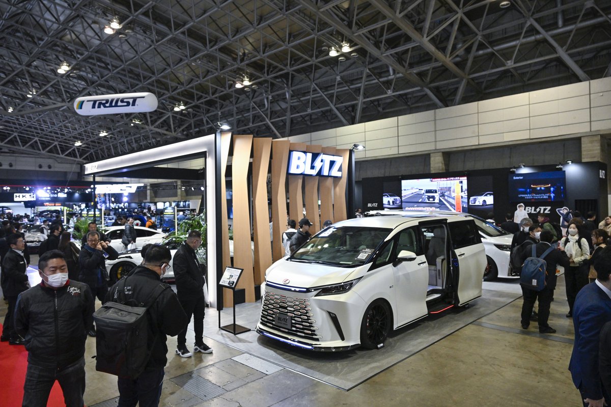 responsejp's tweet photo. あのBLITZからエアサスが登場?!グリルの煌めくレクサスLM、新作パーツにレーダーまで見どころだらけ…東京オートサロン2024
https://t.co/JcyUCESl2T
#Blitz #DDAMPER_ZZR_AIR #pr #TOUCHLASER #東京オートサロン https://t.co/N0Va2wI4VE