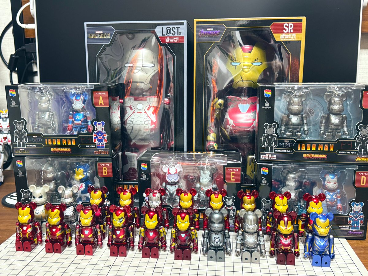ベアブリックアイアンマン 
全種類コンプ！！！
ブリスター開けてたら人差し指の爪に入って流血しました…地味に痛い