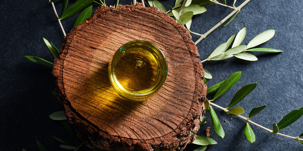 Some studies have revealed that adding EVOO to our daily diet can have a positive effect on brain health, vessels, and neuronal function and even reduce the risk of developing Alzheimer’s disease and other related dementias. 
 
Learn more: bit.ly/3Rd8BPl