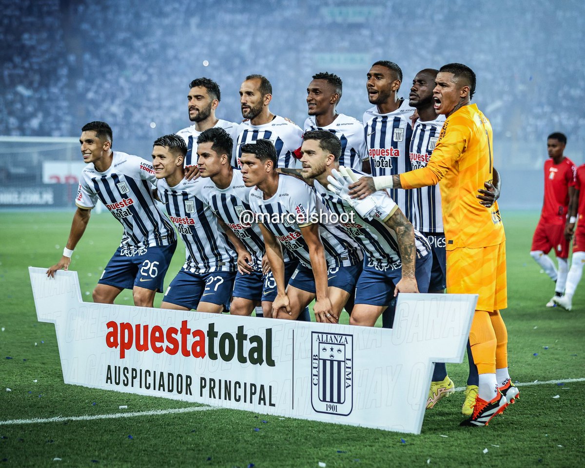 marcelshoot's tweet photo. Alianza Lima 2024 
#alianzalima #alianza #NocheBlanquiazul2024 #estadionacional #waterman #marcelshoot https://t.co/KZv6O51cdy