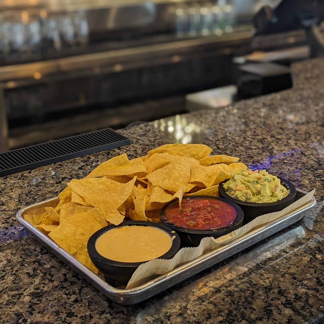 📢NEW! Tortilla Chips with salsa, guac, AND queso.

 Go ahead - you know you want to - order some chips and salsa for the table 🌮

#knightsoutpub #localbar #localpub