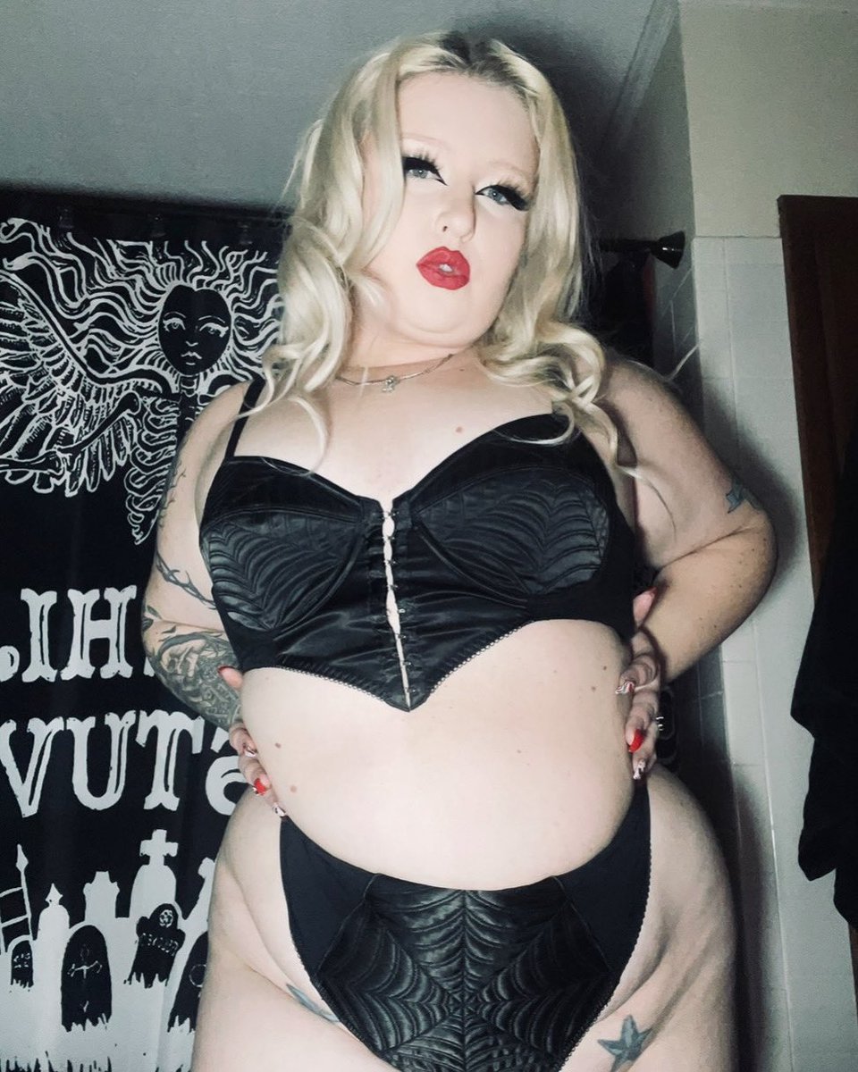 🖤#pinup #gothgirl #alt #lingerie