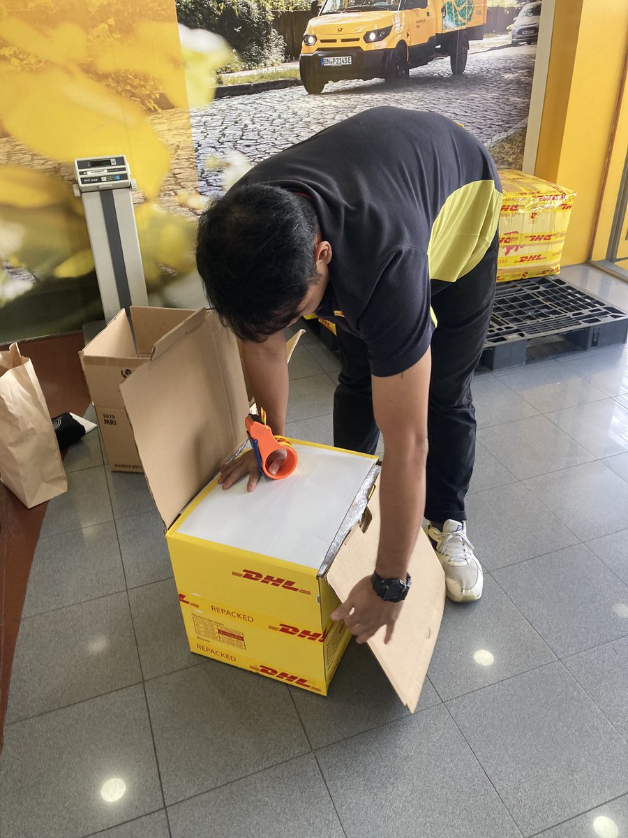 breadjinnie___'s tweet photo. 15kg box off to Brazil! ๐ safe travel! hehe thanks again @_stelIar !! ๐ค #breadjinnie___feedbacks https://t.co/76Pu24SXhB