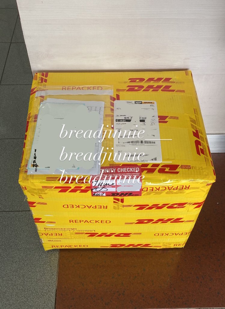 breadjinnie___'s tweet photo. 15kg box off to Brazil! ๐ safe travel! hehe thanks again @_stelIar !! ๐ค #breadjinnie___feedbacks https://t.co/76Pu24SXhB