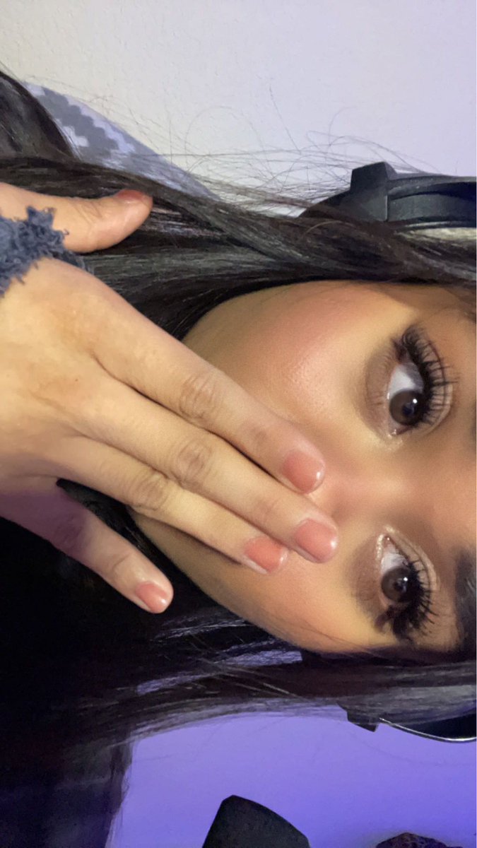 wewzia's tweet photo. SHES LIVE https://t.co/U60FEVMCFB #twitchgirls #twitchaffiliate #twitchstreaming https://t.co/XkHmzwNOdM