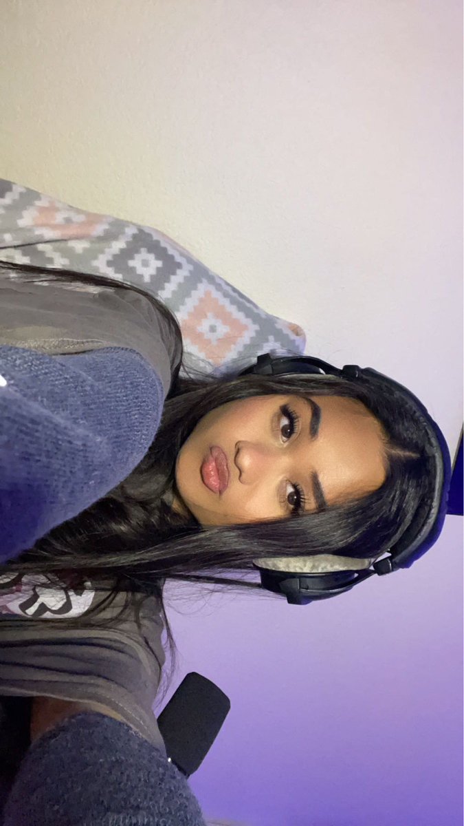 wewzia's tweet photo. SHES LIVE https://t.co/U60FEVMCFB #twitchgirls #twitchaffiliate #twitchstreaming https://t.co/XkHmzwNOdM