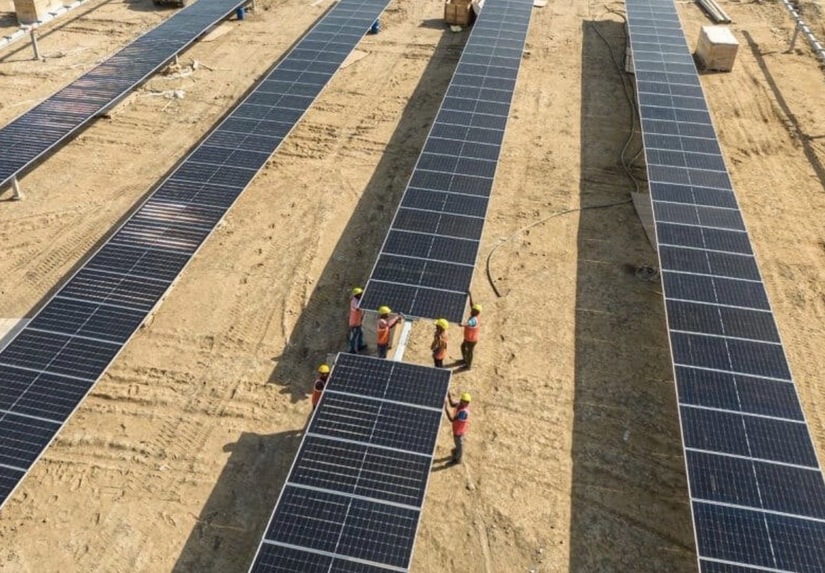 ErikSolheim's tweet photo. THIS  IS BIG! The worlds largest integrated solar and wind project is built in Gujarat.

India 🇮🇳 and it is growth story continues to amaze me and makes me hopeful. I visited the the worlds largest integrated Solar and Wind project under development in Gujarat near the Pakistan border by the Adani Group. This project is built on wasteland that has no other purpose and is a difficult terrain.

The scale of the project is truly breathtaking! It will be 30 gigawatt of integrated Solar and Wind spread over 400 km2. This is nearly as much as the entire electricity capacity in my home country of Norway. 

There are huge plans for green hydrogen.

Projects like these can not been made by small players. They show the power of large private corporations like Adani to drive the transition into a green and renewable future for all. 

In this park you will soon find 100’s of Indias largest wind mills powering India’s energy transition. Kudos to Gautam Adani for his great courage. Truly impressive progress.