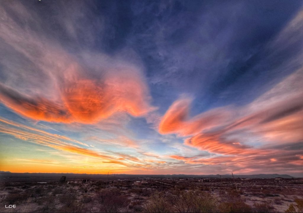 NewMexicoVibes's tweet photo. Tonight’s sunset holds so much peace and hope.  #NMSkies #NewMexico #GratefulHeart 
1/15/24 https://t.co/9lTnCmX9CG