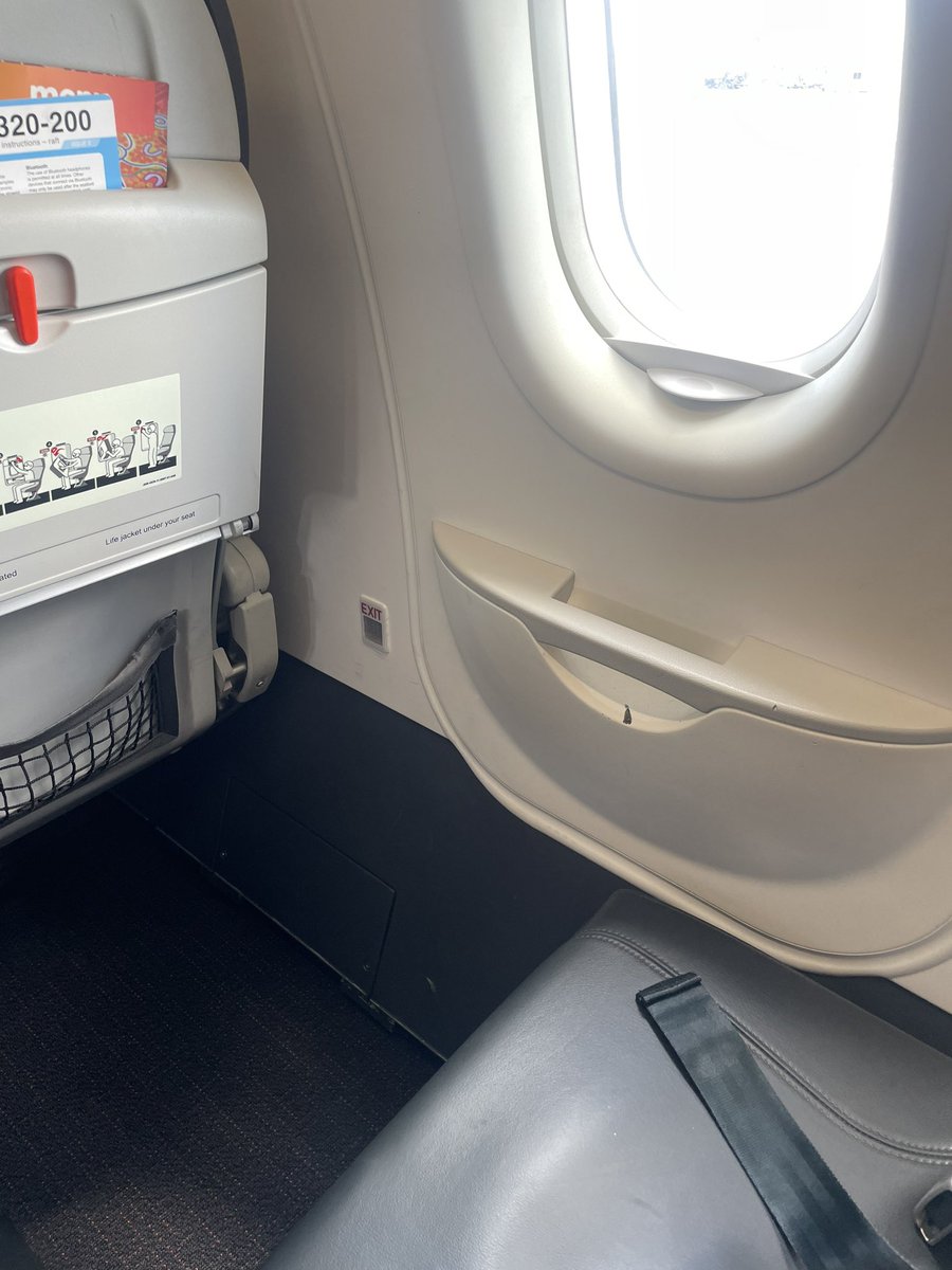 blu_boys's tweet photo. Did not book seats but Weβve snagged exit row seats with that Xtra legroom,and a spare window seat beside me #Winning #BeerPlease π https://t.co/85cVSIS9bh