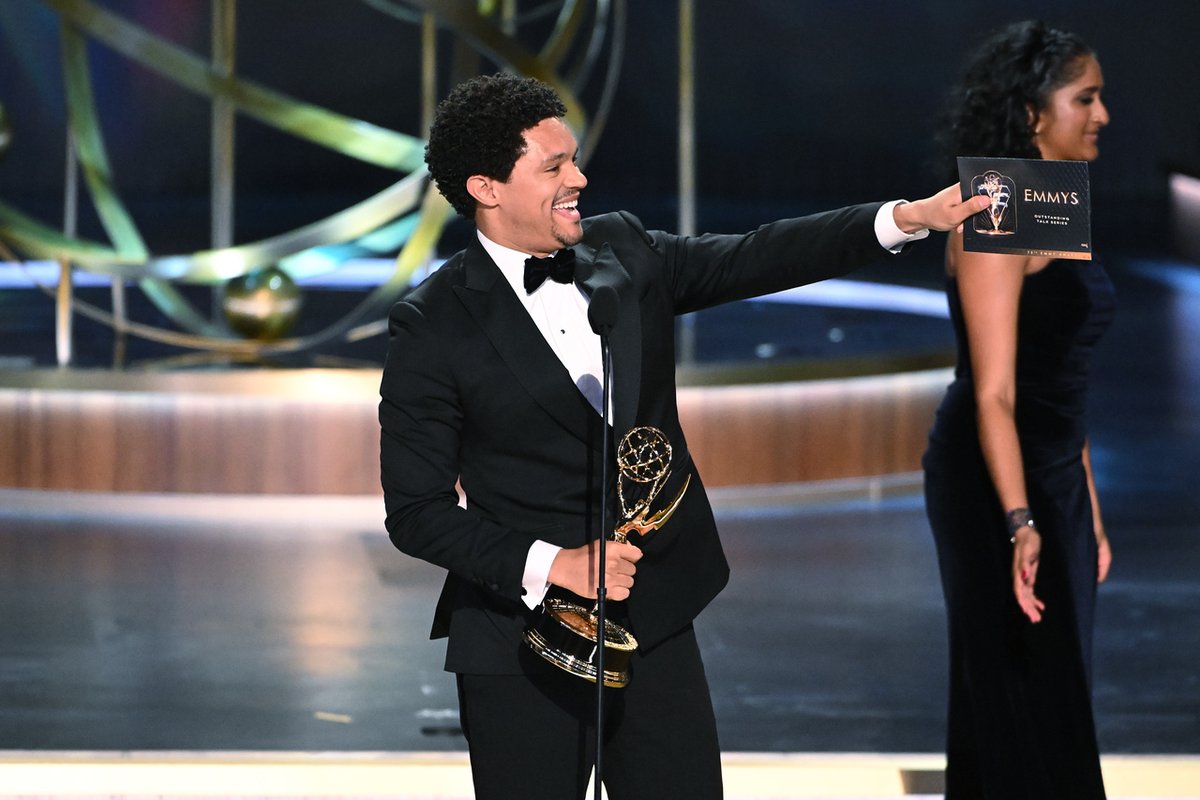 4ChionLifestyle's tweet photo. “The Daily Show With Trevor Noah” accepts the Emmy Award for outstanding talk series. #emmys2023 #emmys #4chionstyle #4chionentertainment https://t.co/O3qwbGTBZO