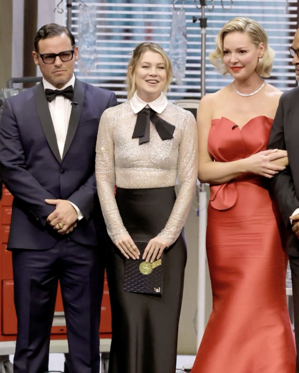 enowlatino's tweet photo. Hoy es un buen día para ser fan de #GreysAnayomy. 🥹❤️‍🩹 ¡Etiqueta a tu persona! 👇🏼 #Emmys #AlfombraRojaE #ENow

[📷: Getty] https://t.co/fWApiqZXcc