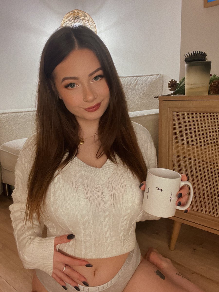 noteviegee's tweet photo. Cosy night in? :D https://t.co/QWcLJm3Dk5