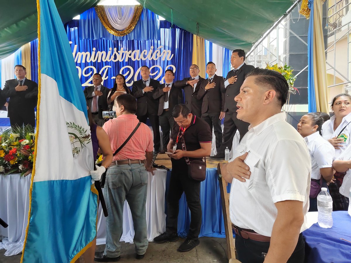 VasnyM's tweet photo. •📅 Lunes 15 Enero 2024

•⏳ 10:30 | Toma de posesión Alcalde y Concejo Municipal Samayac

✅ 340 municipios hicieron la transición de mando en toda la república de Guatemala. Tuve el honor de estar en la Villa de Samayac, tierra de la magia y el encanto. https://t.co/G9GGvOvhnV
