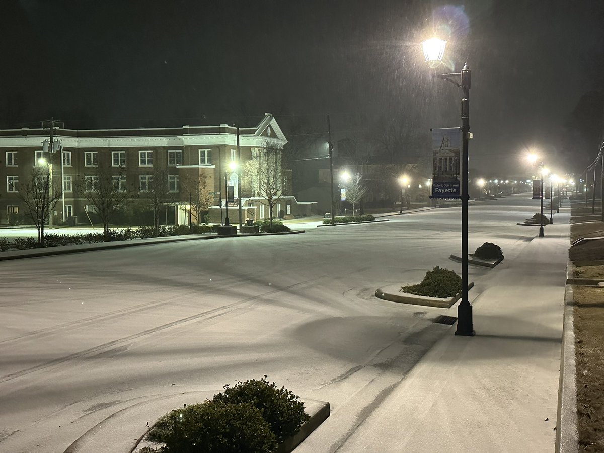 caseriley's tweet photo. Roads covered in ice - downtown Fayette, Monday night Jan 15 @spann https://t.co/Sk6EQ4VUHB