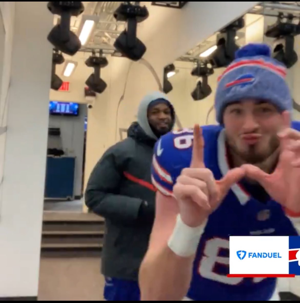 bonesjohnsen11's tweet photo. I love seeing @_DaltonKincaid throw up “the U” as he celebrates a big Bills W today.  @Utah_Football #GoUtes #UtesInTheNFL https://t.co/CWdcTmMt1K