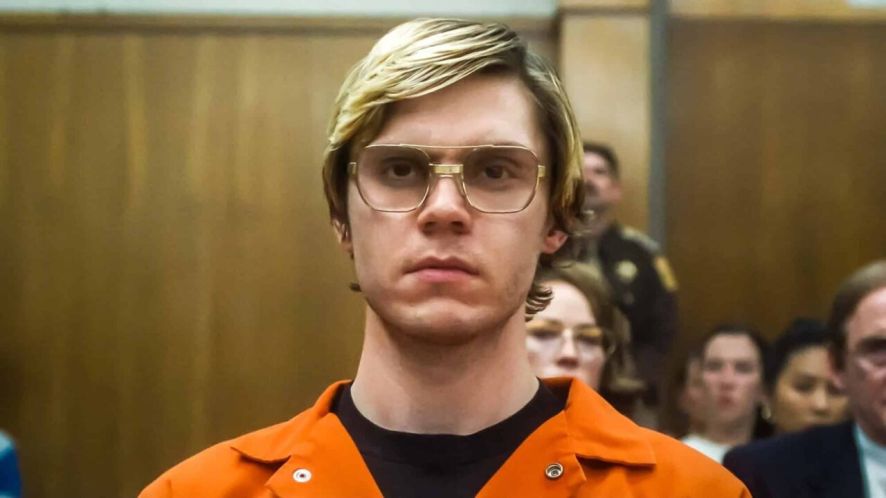 ArannaKhal's tweet photo. Imagínense que Evan Peters tuvo que ir a terapia y se alejó de la actuación debido al fuerte desgaste mental por el personaje de #Dahmer y le gana un vato orinando una pared 😠😤😤 #Emmys2024 #Emmys https://t.co/Kwl0JQipPq