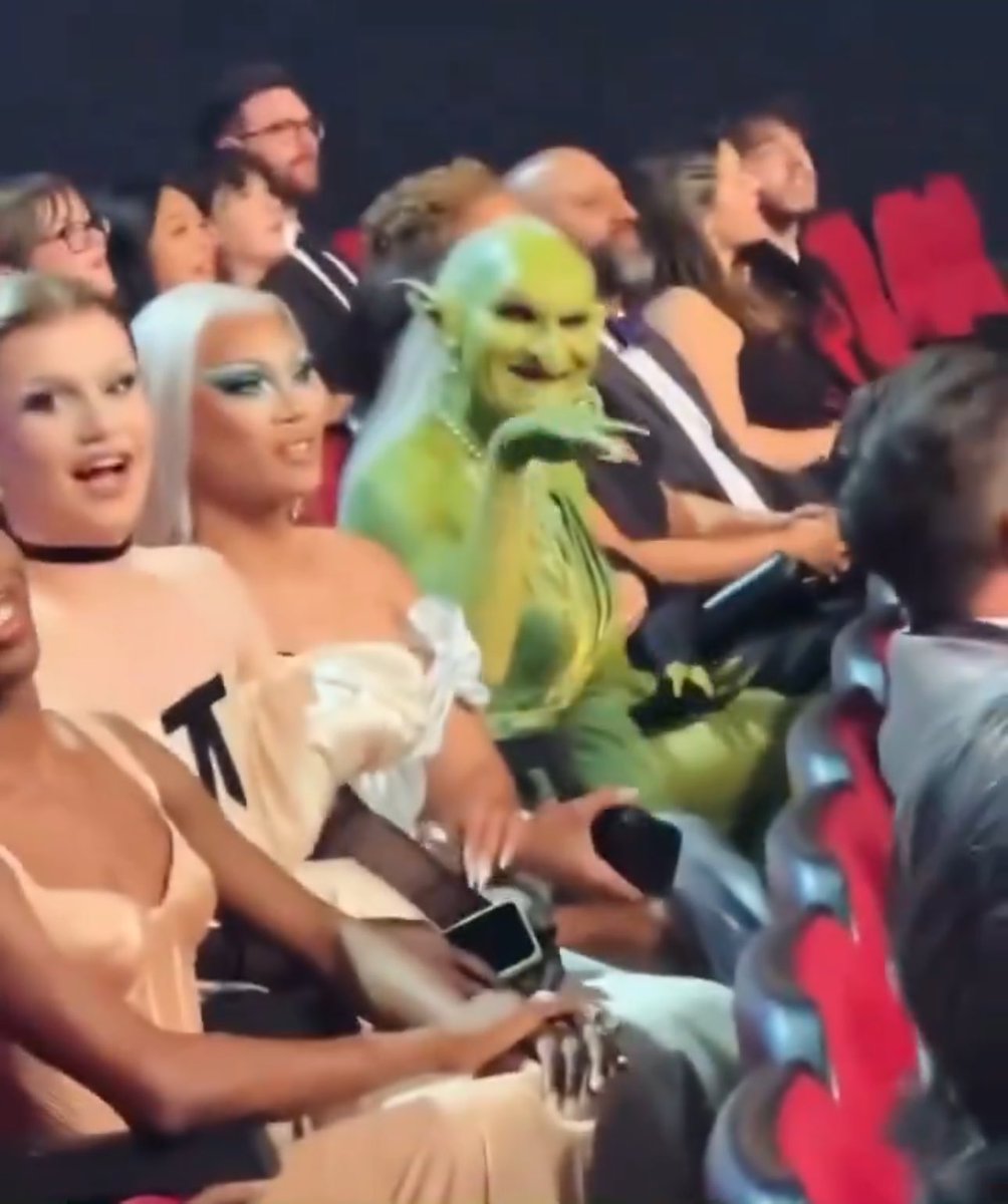 PopBase's tweet photo. A green creature has been spotted at the #EMMYs. https://t.co/KCUYKTF8No