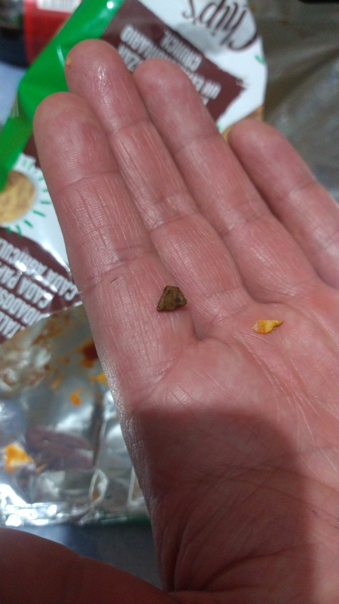 cherrybrend's tweet photo. @ChipsBarcel en unas papas de jalapeño me salió una piedra :( https://t.co/WNCSi6cMGJ