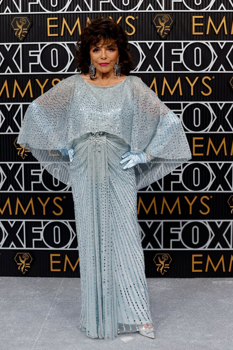 JMofPopCulture's tweet photo. One of Hollywoods greatest of all time #JoanCollins 90s years old, shows em' all how it's done! #Dynasty #icon #Mother #AlexisColby GREATEST character ever! I'm dead! She's the OG of receipts! @BravoTV 👸🏻🏳️🌈 https://t.co/FrnU8WqjM6
