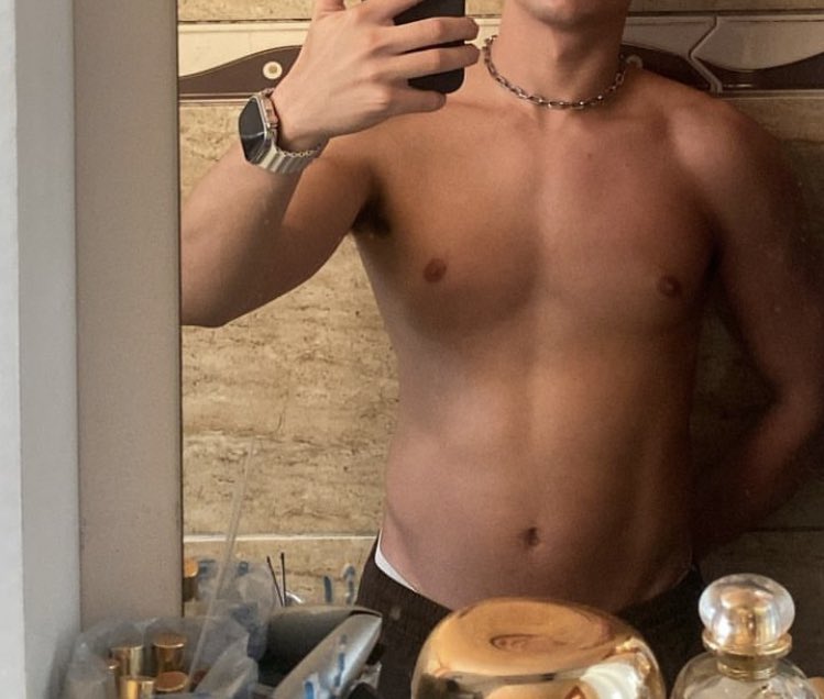 senta? a barriguinha voltou 🥺🤏🏽