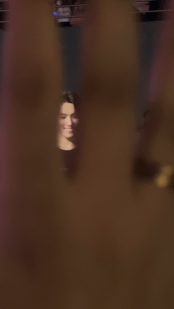 byuumie's tweet photo. sa nasa harap ko, thank you at nakita ko si dino 🥰🥰🥰🥰🥰🥰🥰 https://t.co/lSIjR4iCdR