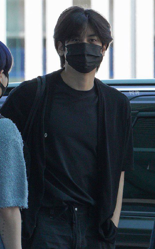 starfess's tweet photo. Star  coba kasih liat idol dari atas sampe bawah outfitnya hitam🖤 https://t.co/WQIowwXqwH