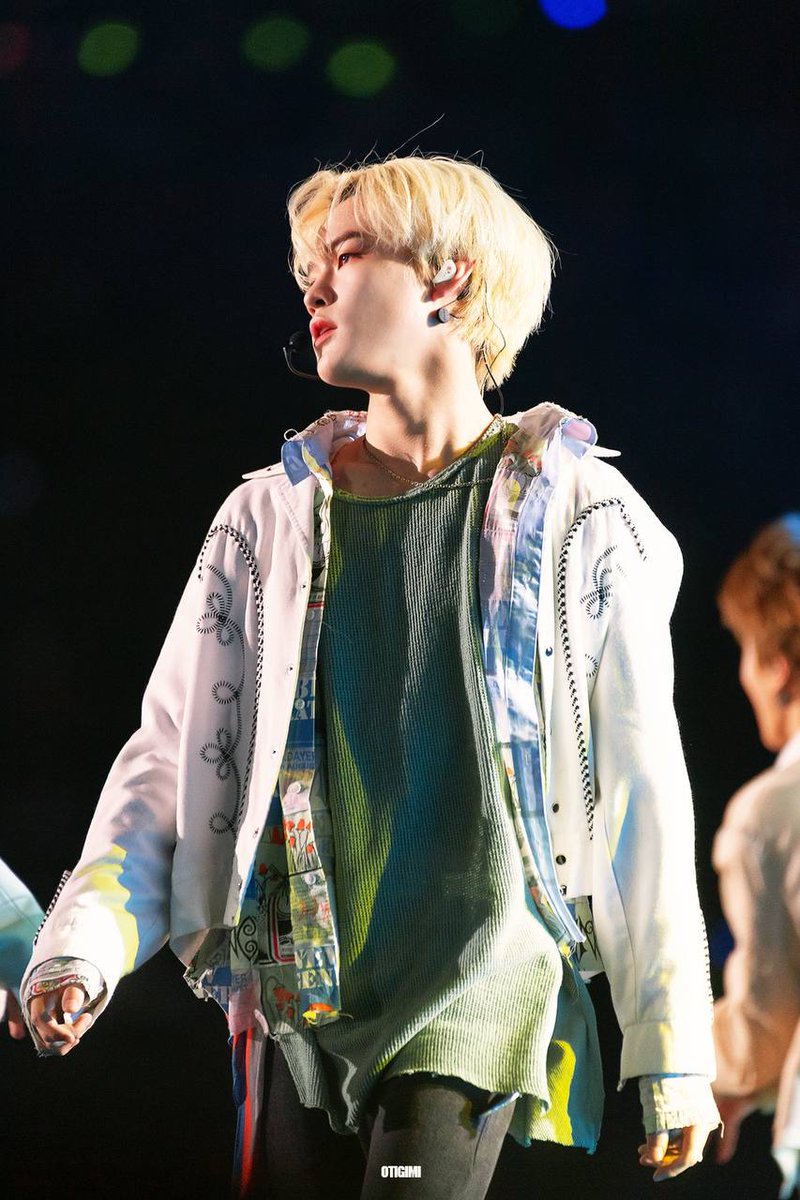 chenlebase's tweet photo. Suns! Street said chenle’s black hair is the best, but for me Chenle’s blonde is another level, like SOOOOOOOO CRAZY HANDSOME 🔥🔥🔥 https://t.co/afSycrd5Da