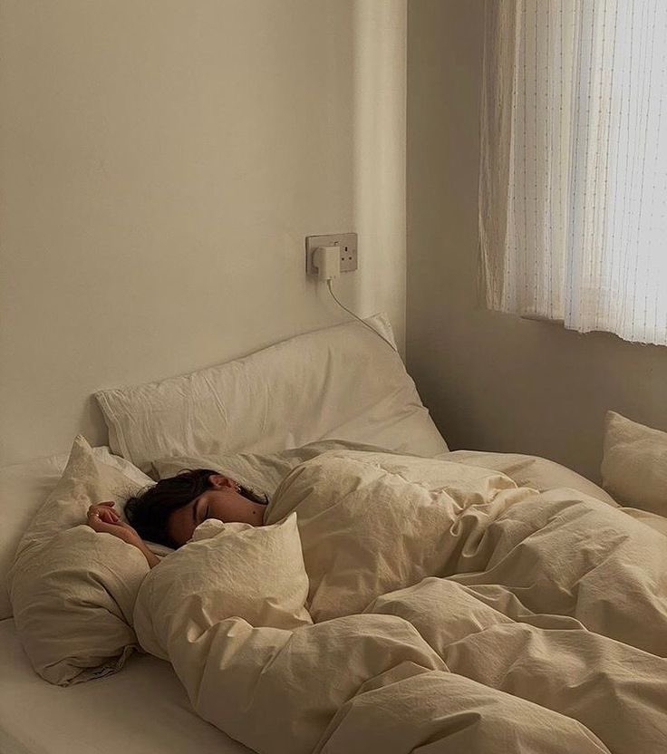 qqrludo's tweet photo. Aceito recomendações de canais do YouTube/podcasts chill que ajudam a dar sono e dormir pelo amor de deus https://t.co/i4wwmm8W0y