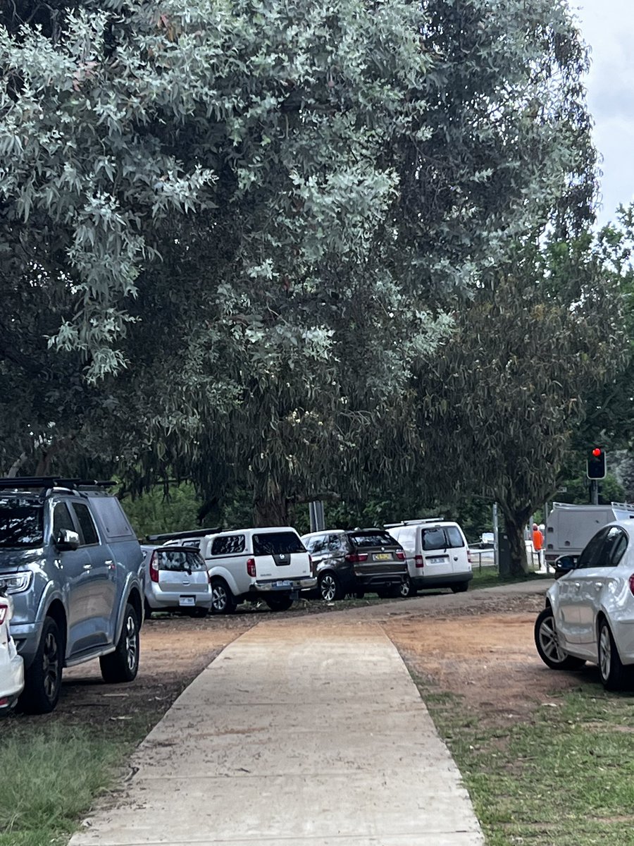 elbaroni's tweet photo. Hi @ChrisSteelMLA @TCCS_ACT — Coles is built, the carpark is open. Can we do away with the “temporary” parking that’s ruining the landscape next to the Dickson pool now please? Pretty clear by now it’s just people avoiding parking fees. https://t.co/su1e61CpF6