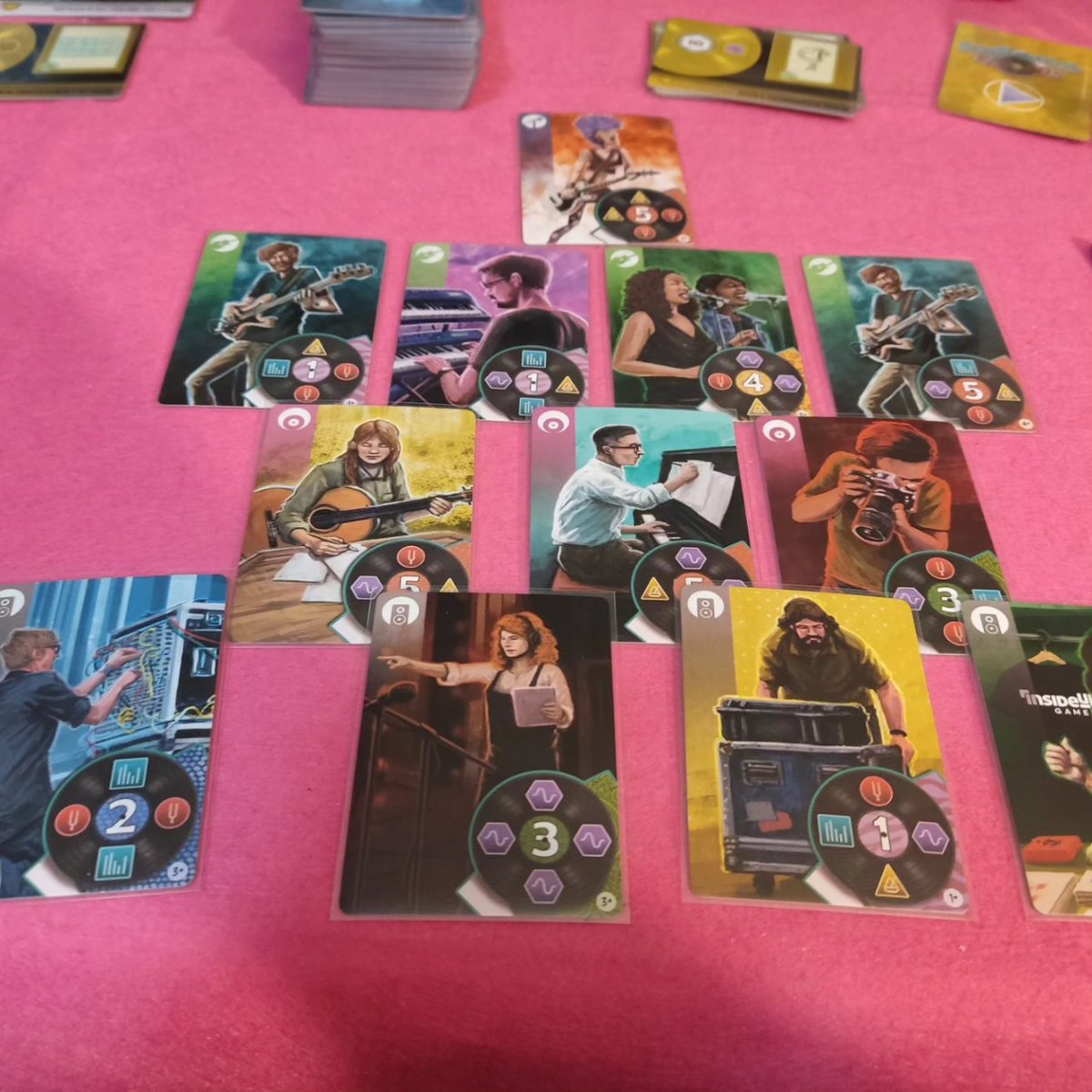 Nueva partida esta vez a 4, y mejores sensaciones. A 4 jugadores te tienes que adaptar más ya que las cartas no te van a volver, mientras que a 2 jugar un poco con lo que crees que el otro no va a querer. Ambas versiones muy divertidas. <a href="/almu_cali/">Almudena dela Fuente</a> <a href="/RAQUELSANFELIPE/">Lekar1986</a> <a href="/JavierTriky80/">javi triky</a>