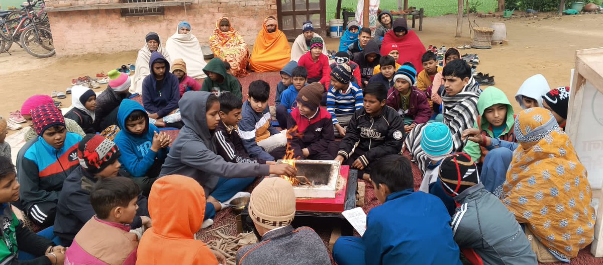 🌲🌳🌴🇮🇳मकर संक्रांति के अवसर पर बडो का आशीर्वाद लिया और उनका मान सम्मान किया 🌲🌳🌴🇮🇳🙏