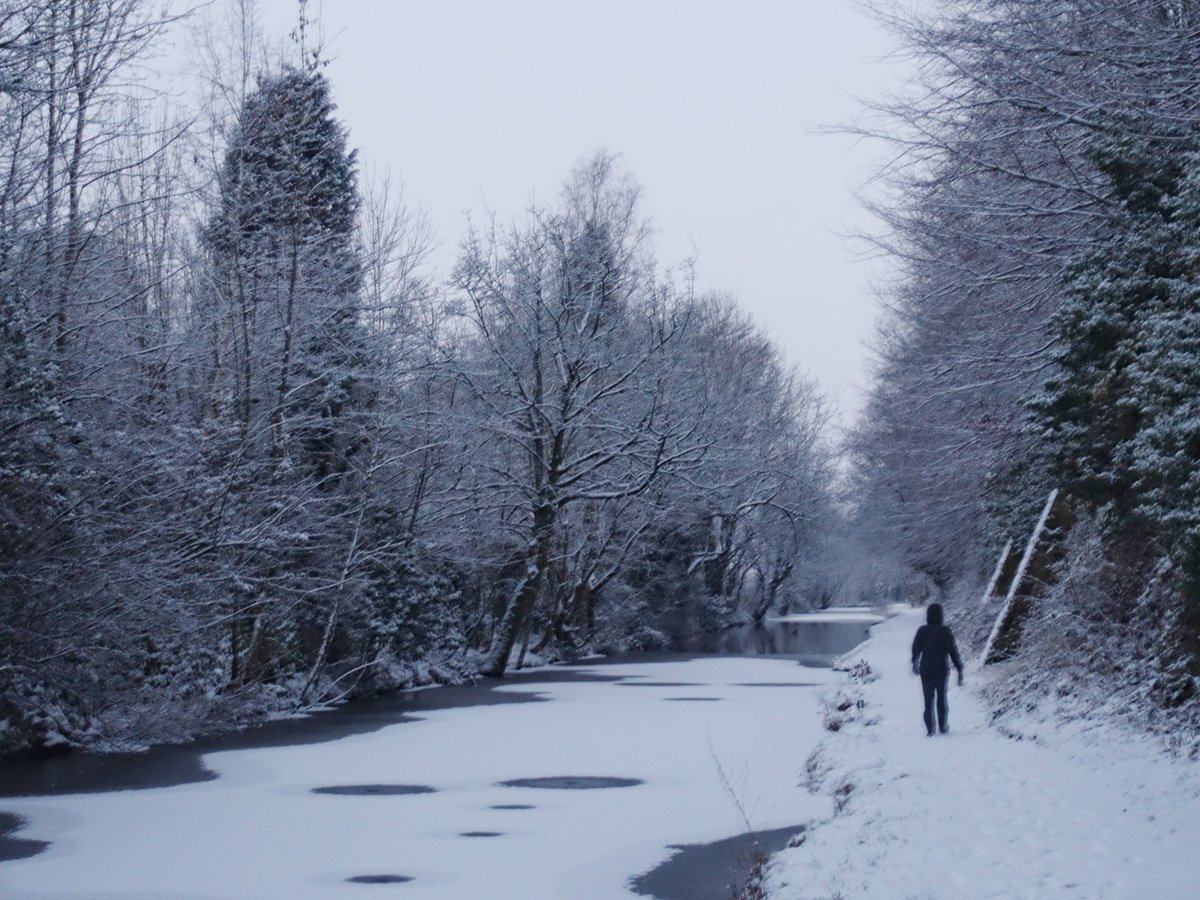 #SnowDay 
Lovely snowy morning in Macclesfield today.
<a href="/BBCBreakfast/">BBC Breakfast</a> <a href="/BBCWthrWatchers/">BBC Weather Watchers</a>