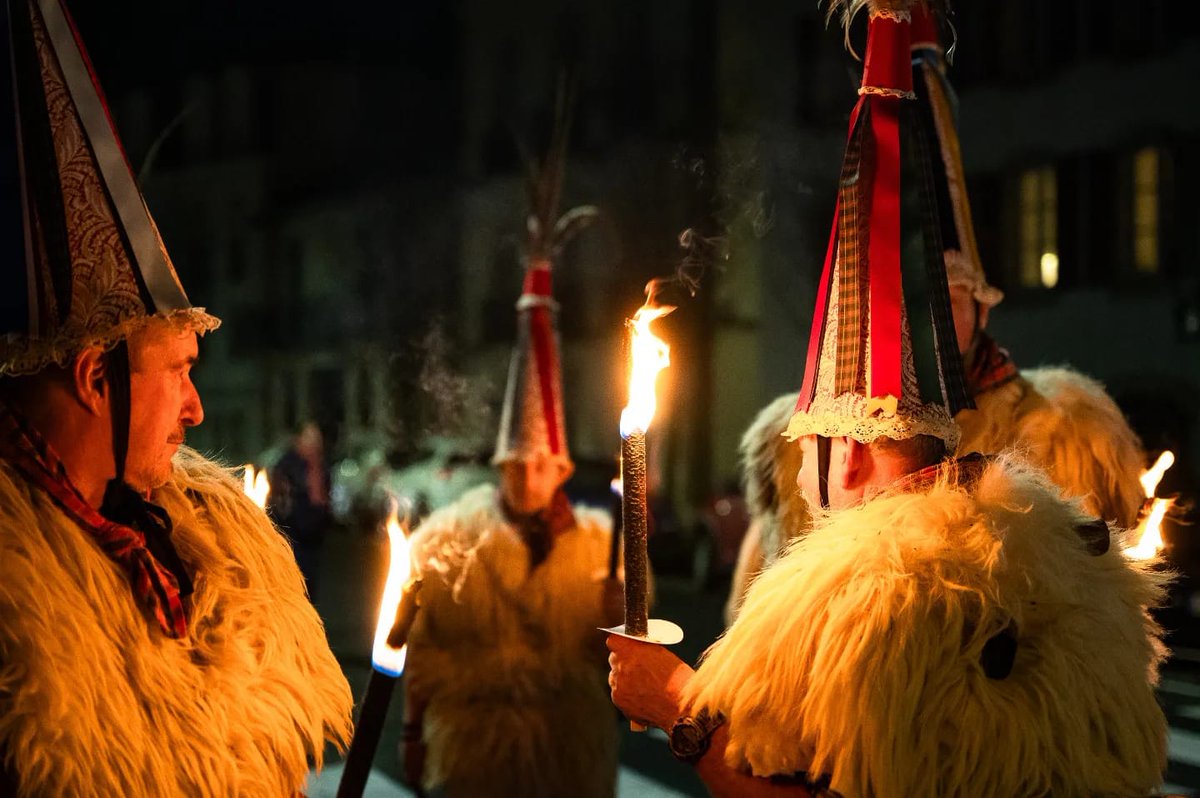 🗓 CIAP Lapurdum | Le costume traditionnel des "joaldunak" est à l'honneur dans la vitrine de l'objet invité du CIAP Lapurdum jusqu'à la fin mars.
Ce matin, de 10h à 11h, Iñaki Serrada (Oraï Bat) sera présent pour conter les secrets de ces mystérieux personnages cu carnaval