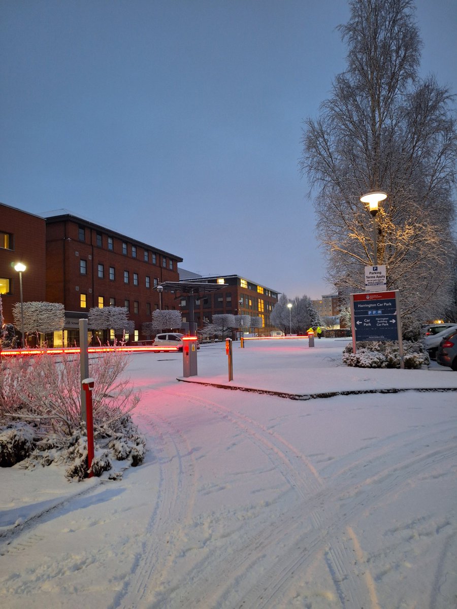 CommsCollab's tweet photo. Snowy campus, looking very beautiful @UCLan @UCLanHealth https://t.co/L8QJh2oOfl