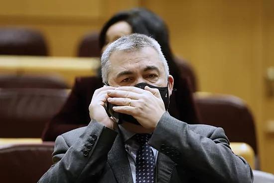 supermuebles_1's tweet photo. @santicl Ten cuidado que te pillan.

Este es la mano derecha de PINOCHO.
Por dios que personaje.. https://t.co/jjf7vySGjH