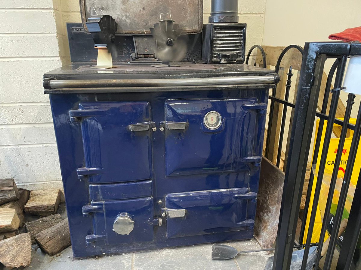 wildlingsDN's tweet photo. Welcome warm space, crafting round the wood fired Aga https://t.co/qsnxbl05I8