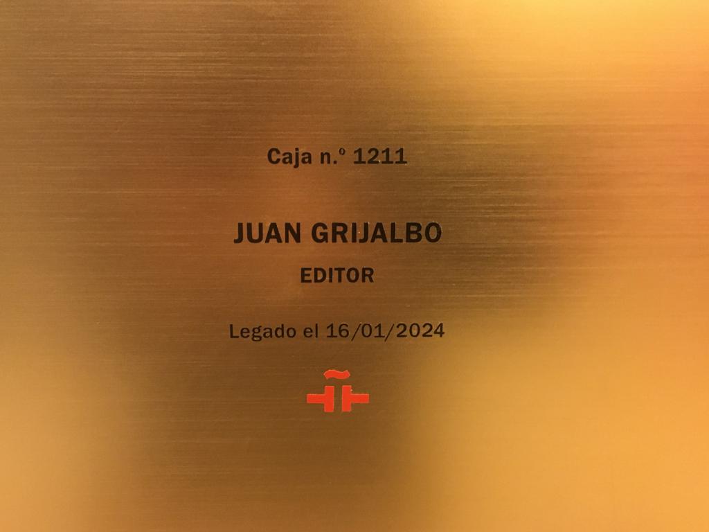 #FelizMartes 

Todo listo en nuestra #Cajadelasletras para recibir el legado #inmemoriam de Juan Grijalbo (1911-2002) figura clave de la historia editorial iberoamericana.

👥 Con Luis García Montero, nuestro director, Poppy Grijalbo, editora, y <a href="/VictorFdez_/">Víctor Fernández™</a>, periodista cultural.