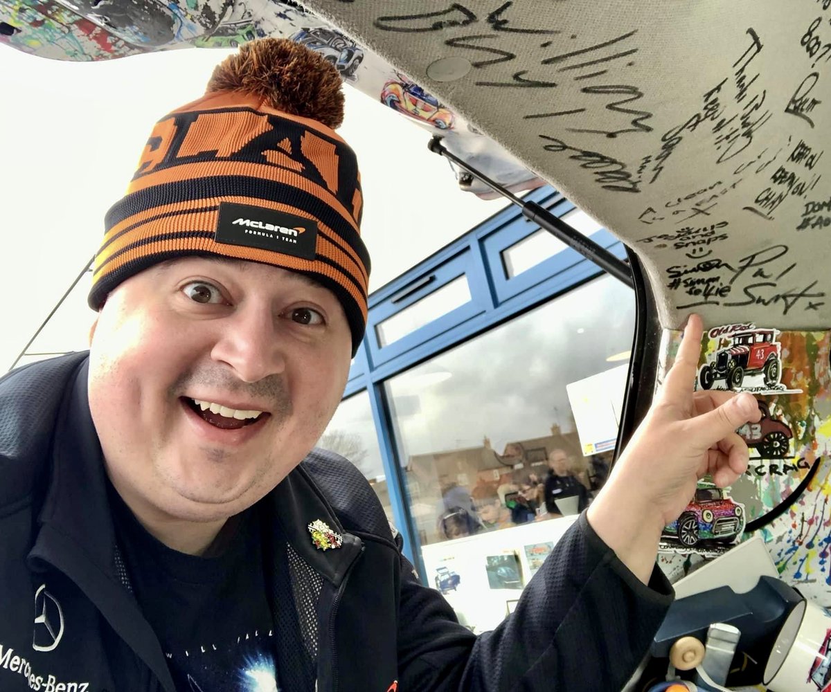 SimonGBrooks's tweet image. I was lucky to sign the #SpART at @gilksgaragecafe in 2️⃣0️⃣2️⃣2️⃣!

#PaintWithCars 🎨 
#ContinuousCar 🖊️