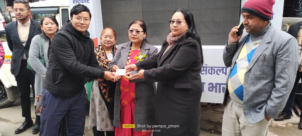 PIBGangtok's tweet photo. #HamaraSankalpViksitBharat
Empowering every citizen with information on Government schemes.

#ViksitBharatSankalpYatra arrives in #Darap GPU under 02 Yangthang Constituency in West #Sikkim.

#ViksitBharat 

@narendramodi @PSTamangGolay
@ianuragthakur https://t.co/r9szIvMhGf