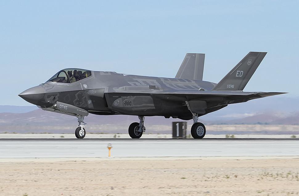 Coronet_West's tweet photo. Six 461st FLTS F-35s arrived at Honolulu #PHNL from Edwards AFB #KEDW as #FEUD41 flight, January 14th 2024. Supporting #ALTRV Coronet West 463 was KC-10A #PETRO91 (86-0030) from Travis AFB AFB #CW463 #CoronetWest #KSUU. https://t.co/F3tKyhieJq