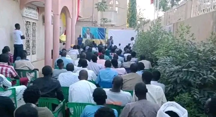 D_Djombe's tweet photo. En avant avec #PCS ✊✊Rencontre des référents et mobilisateurs avec le président Masri Moustapha  pour un échange fructueux et divers orientations à la cité de Toumaï. 
#PCS    Ensemble nous pouvons ✊✊✌️✌️ https://t.co/N8lHnRpJZA