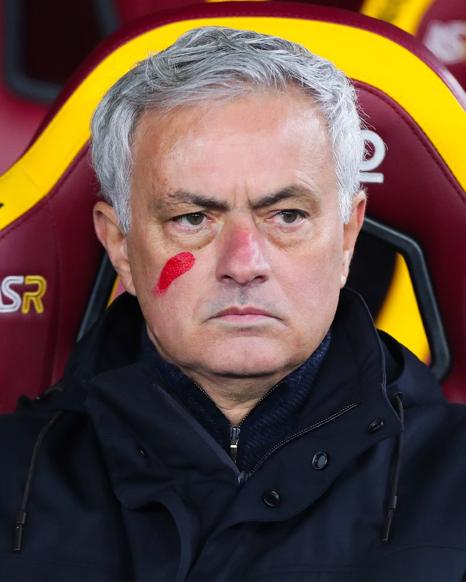 𝗕𝗥𝗘𝗔𝗞𝗜𝗡𝗚: Jose Mourinho has been SACKED by Roma 🐺🇮🇹